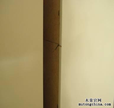 衣柜靠墻一側的背板